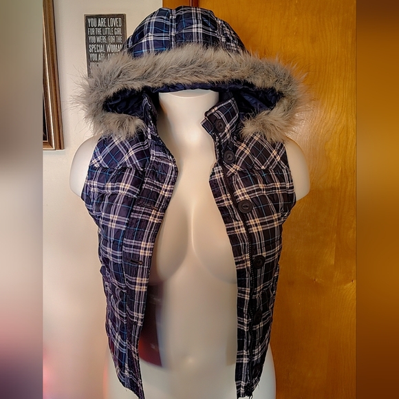 ❄️ Aeropostale NWT Plaid Puffer Vest — Size M ( Excellent Condition) - Picture 4 of 16